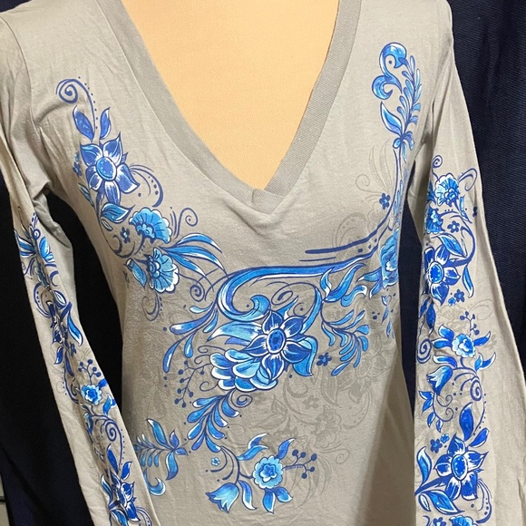 HOT LEATHERS Tops - 🦅HARLEY CLASSIC 2015, 🏍MARIAVILLE, NY, LONG SKEEVE V-NECK SIZE LARGE🦅